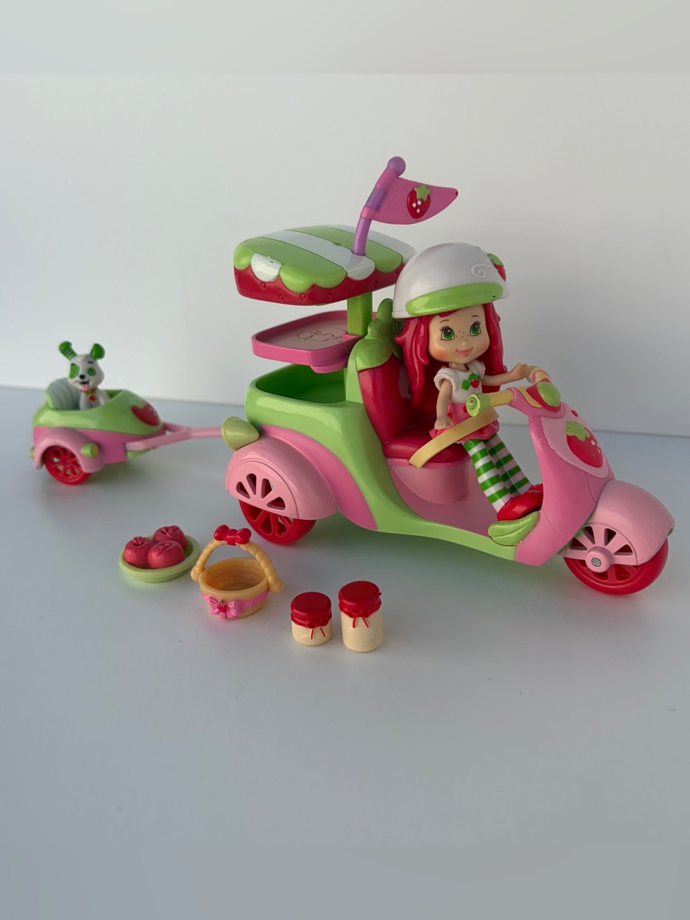 Strawberry Shortcake Goodies Scooter & Pet Dog Playset near complete